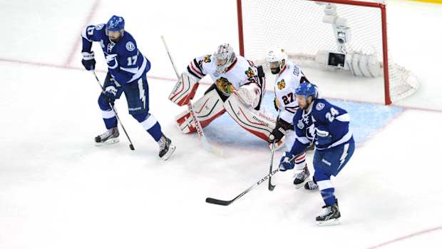 killorn-crawford-callahan-lightning-blackhawks-game2.jpg